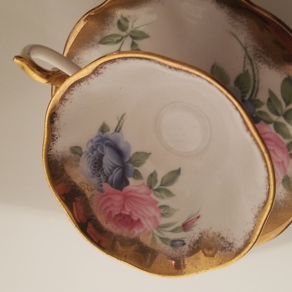 Vintage HTF Royal Albert Bone China Teacup & Saucer #4223 Discontinued - Picture 4 of 17